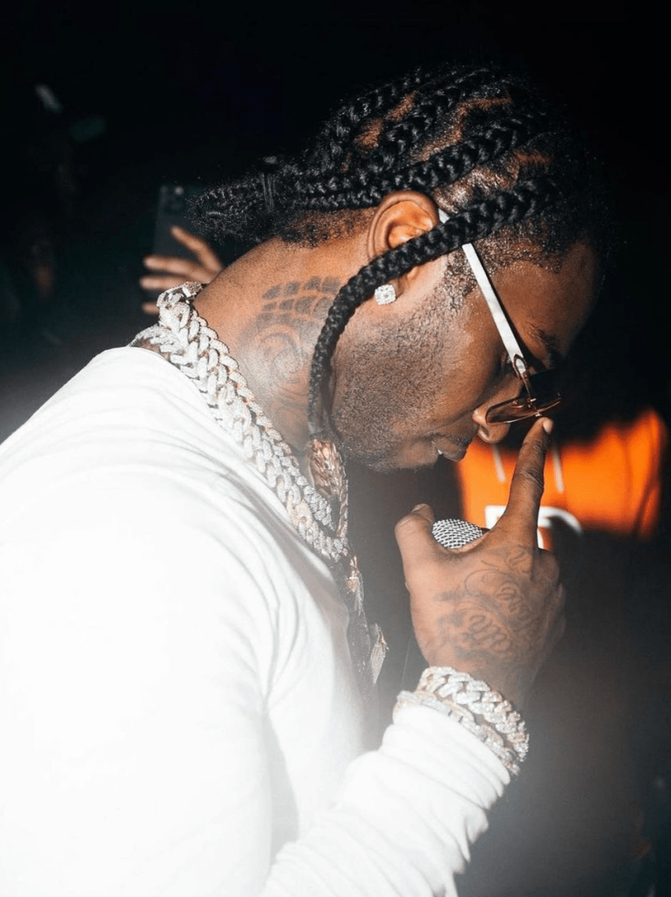 就离大谱popsmoke的坟墓惨遭人为破坏