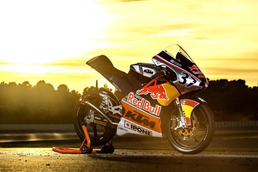 motogp红牛新秀杯的ktmrc250r赛车