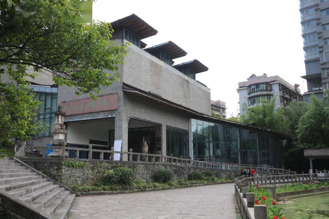 大田湾校区)滑动查看更多(砂子坳校区)滑动查看更多开启你与吉大的
