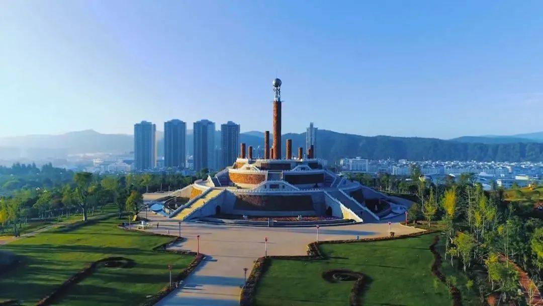 喜迎党代会展现新成就逐梦绿水青山扮靓滇中翡翠