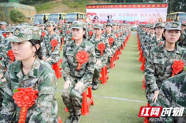 在"像雷锋那样当兵(第二季"长沙市2021年下半年入伍新兵欢送仪式上