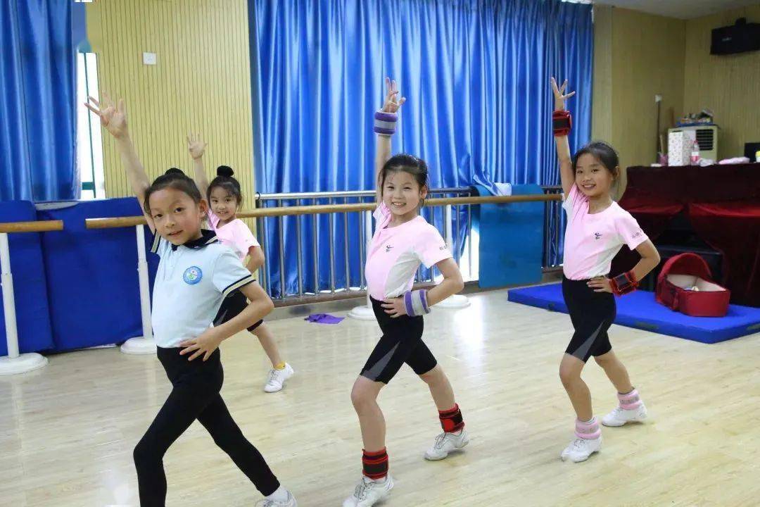 校园采风落实双减闻涛小学推动五育并举促进学生全面发展