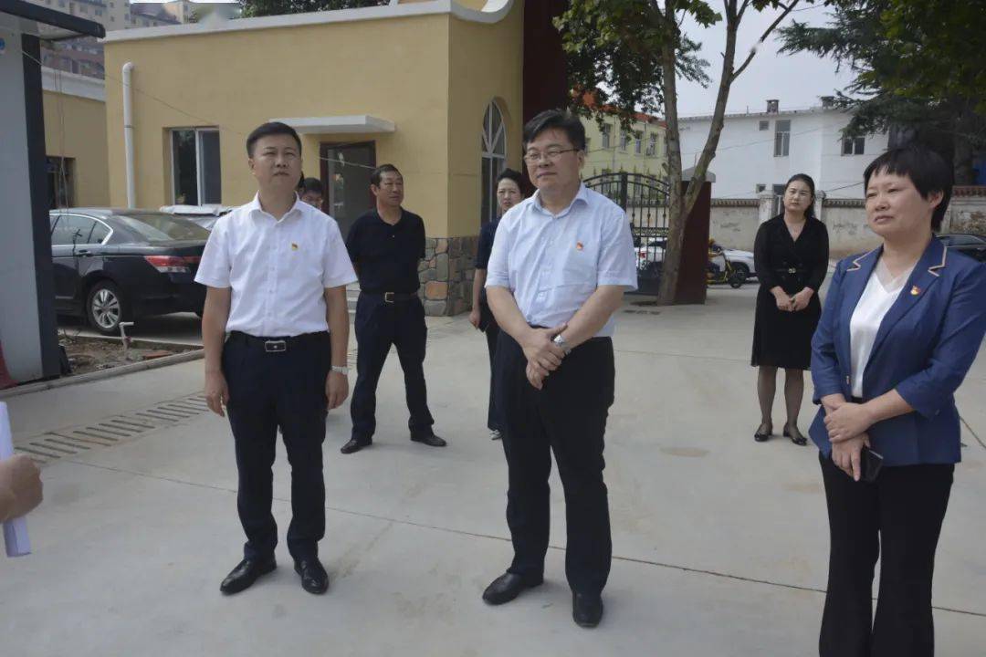 典礼结束后,李明一行来到城北初中建设工地,垣曲县中心幼儿园,听取了