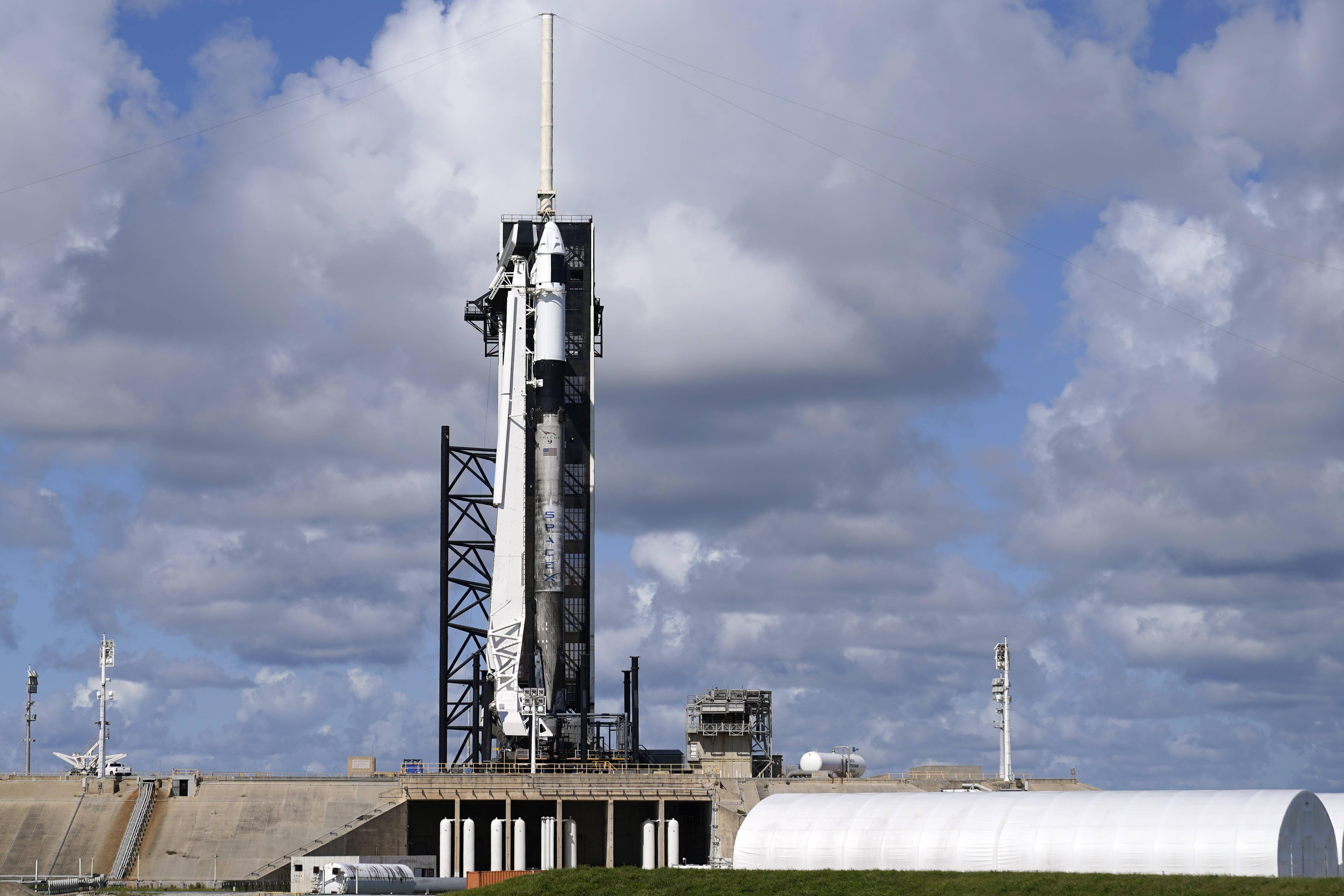 平民|SpaceX的首个私人飞行任务发射成功，四位平民被送入太空