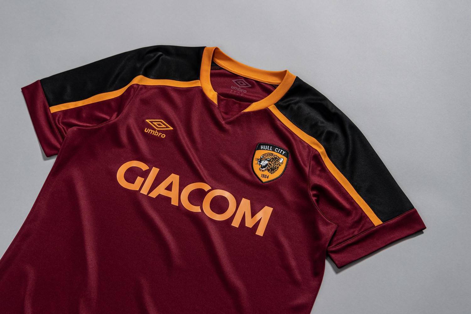 赫尔城发布2021/22赛季第二客场球衣