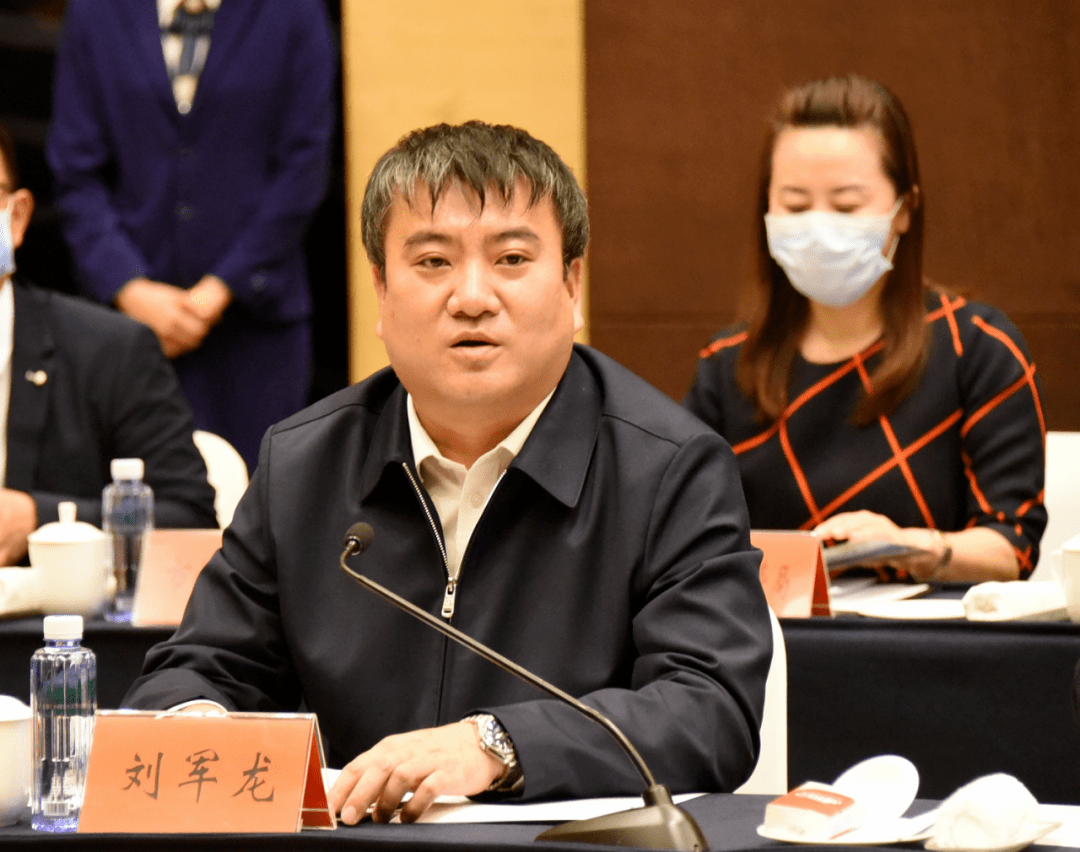 刘军龙介绍牡丹江市中医药发展基本情况双方本着 "优势互补,互惠互利