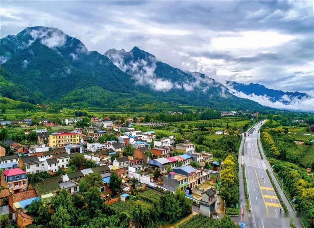 鄠邑区石井街道栗峪口村获西安市美丽庭院示范村荣誉称号