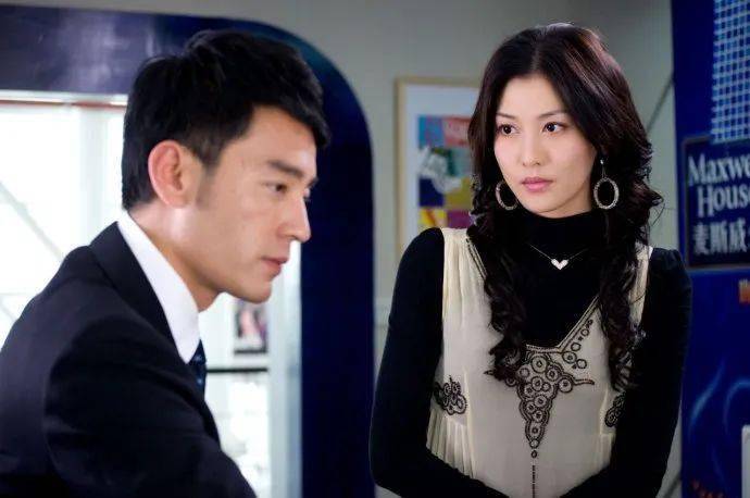 闪婚闪离!出道多年感情屡屡真心错付,以为嫁入豪门谁知一场空