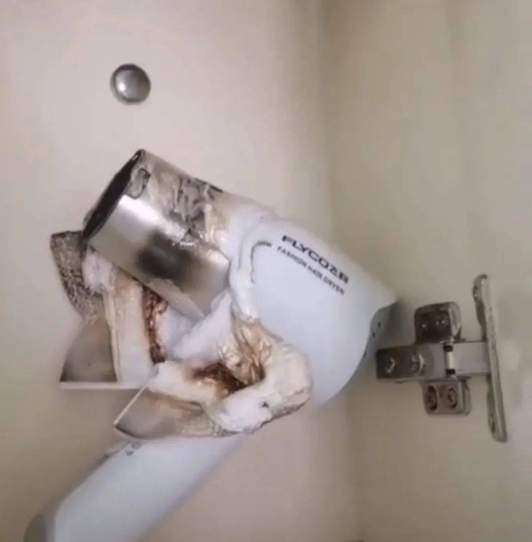 吹风机狠起来能融化自己!