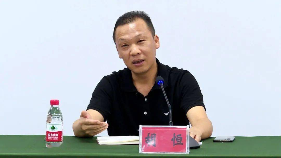 普定县召开"我为企业办实事"工作恳谈会 胡恒主持会议并讲话