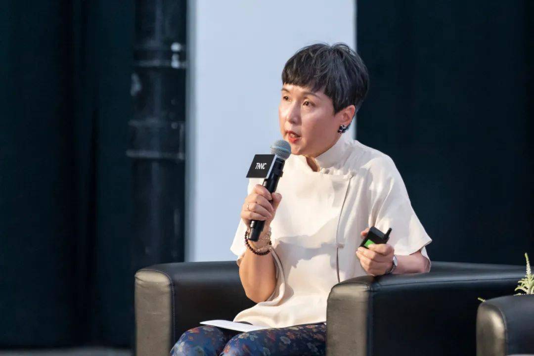 曹丹,《艺术新闻/中文版》 《艺术界leap》 出版人"我在雕塑家的家庭