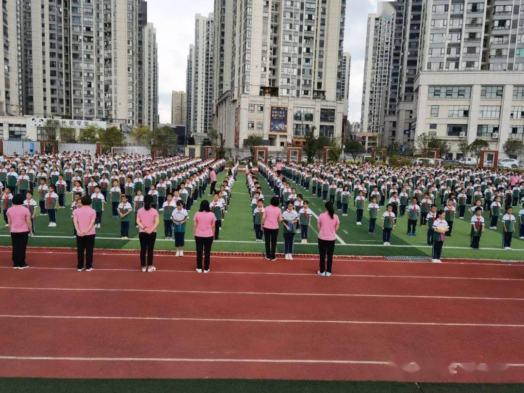 为保证学生拥有充足的睡眠时间,白云区第十五小学积极响应落实"双减"