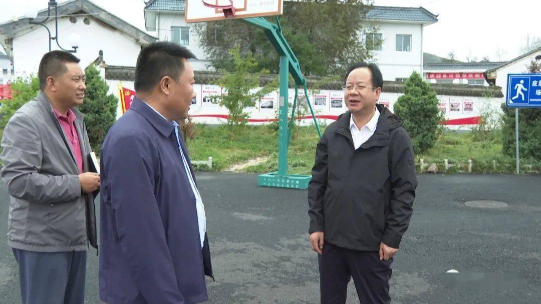 徐景义在调研红色旅游环线路建设时强调传承红色基因