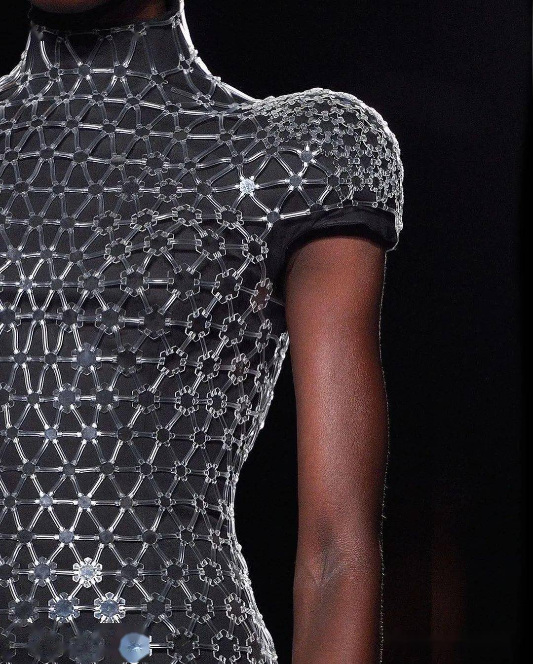van|“外星生物”、行走的3D打印，未来服装长什么样？