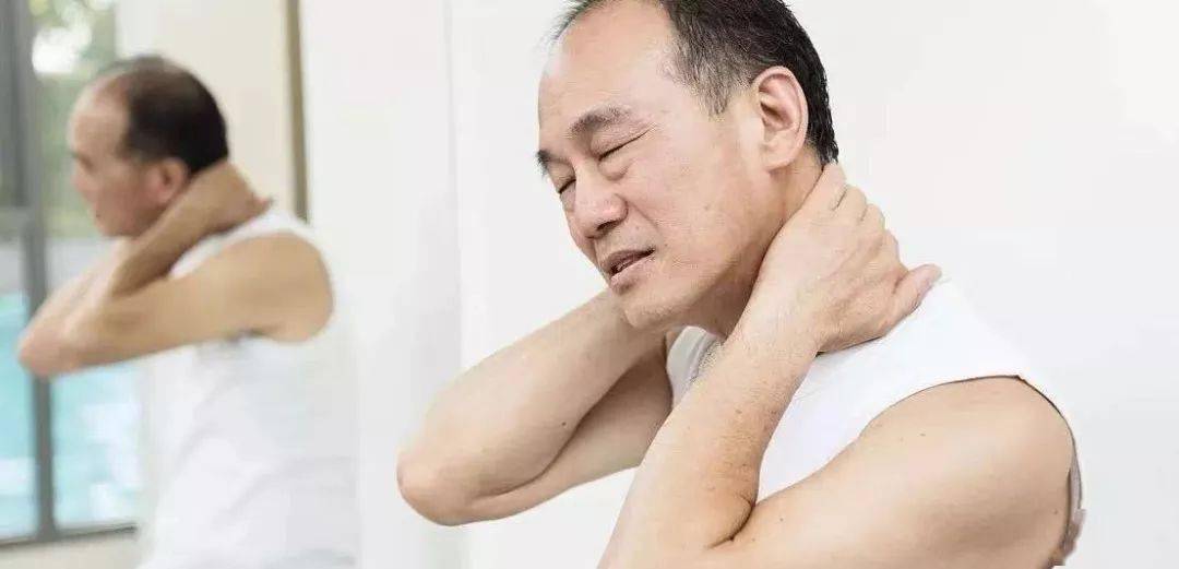 颈椎|头晕恶心手麻原来是颈椎出了毛病！睡它，30分钟缓解酸痛，1个月连血压都降了