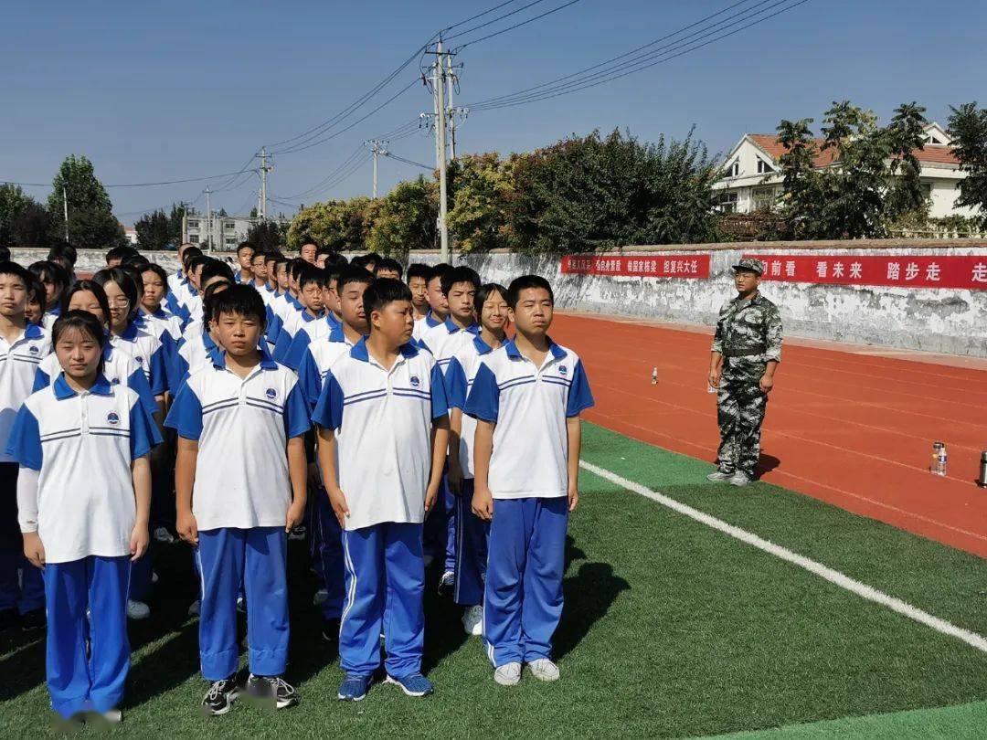 迷彩飞扬青春启航义桥镇中学学生军训圆满结束