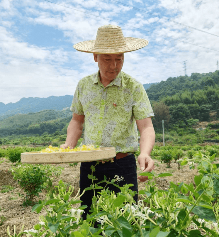 【道德模范事迹展播】助人为乐道德模范—郑卫萍