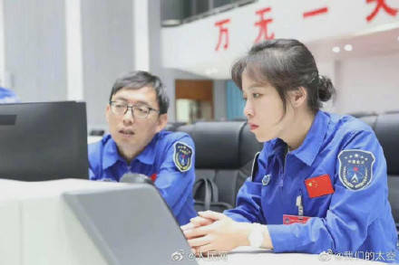 地球|“你接英雄回家，我等你回家！”