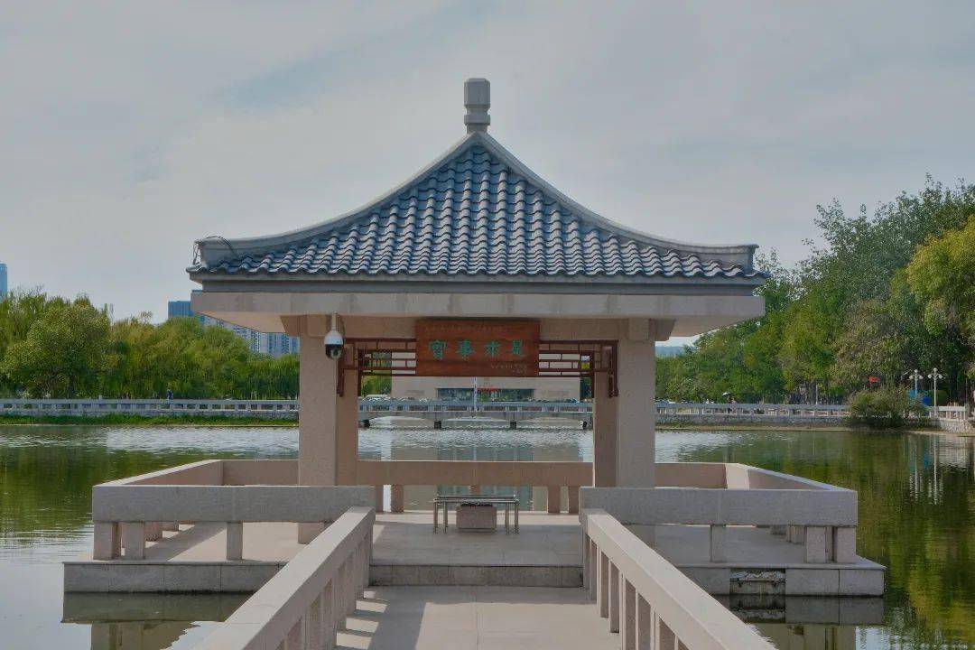 冰皮桂花乌龙 x 求是亭02圆圆的太阳挂在东门旁宛如日出东方一口咬下