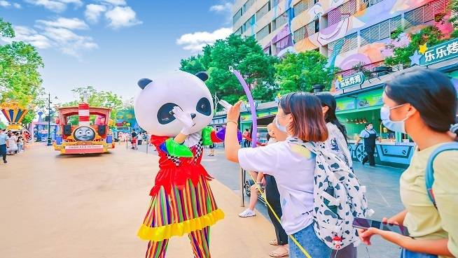 景区|降雨未浇熄出游热情 省内周边中短途旅游首日最火