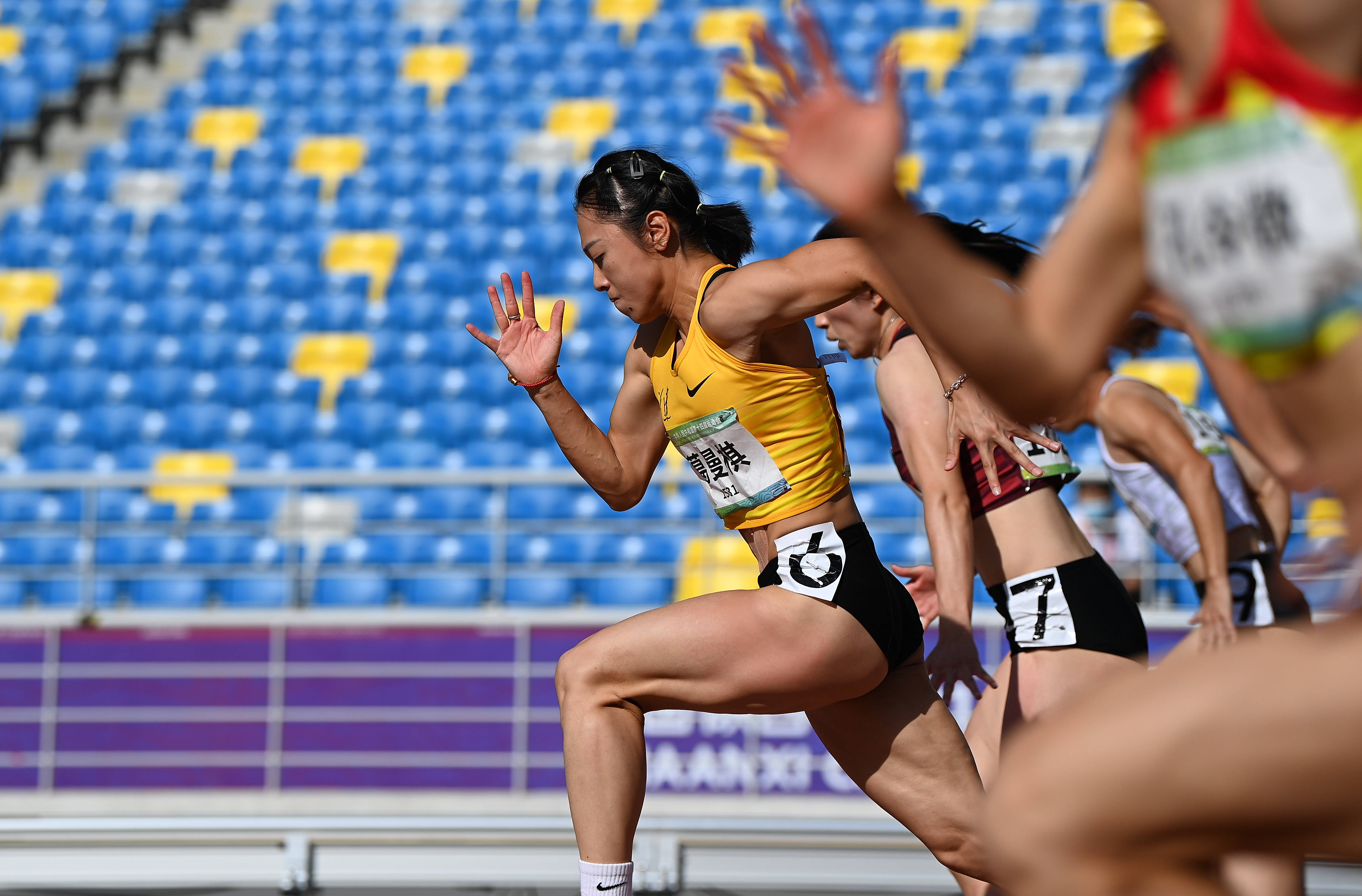 田径女子100米预赛赛况