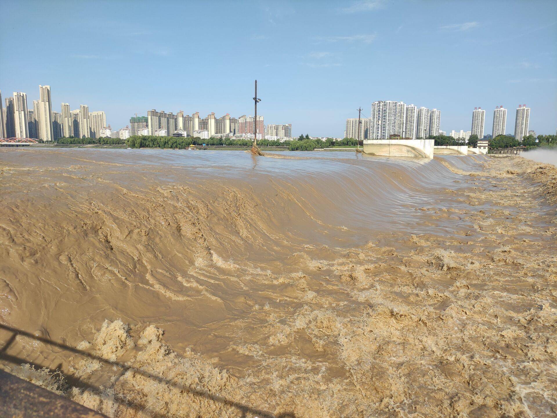 河南洛阳孟津暴雨图片