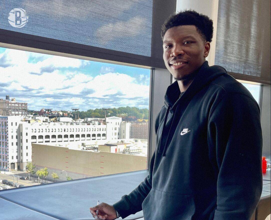 篮网正式签下卡考克