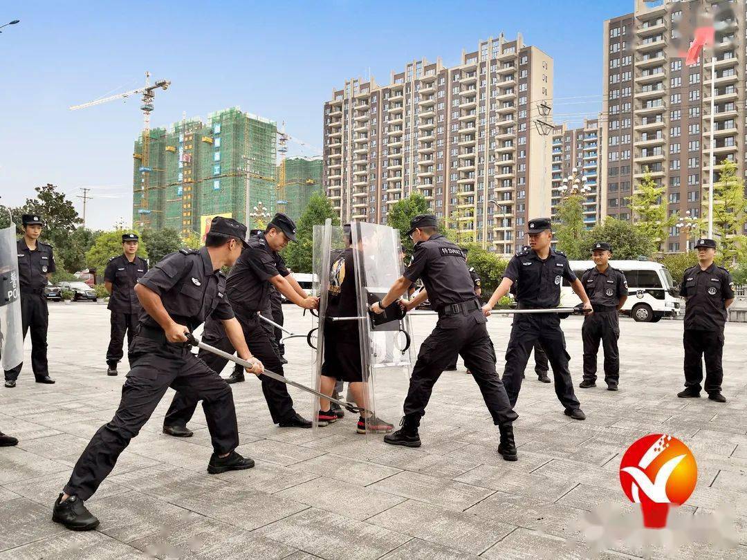 擒敌拳盾牌操防爆队形花垣巡特警的实战演练超燃