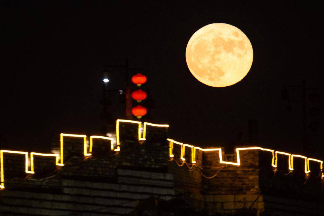 昨晚,最圆的月亮在这里,诗歌有桂香