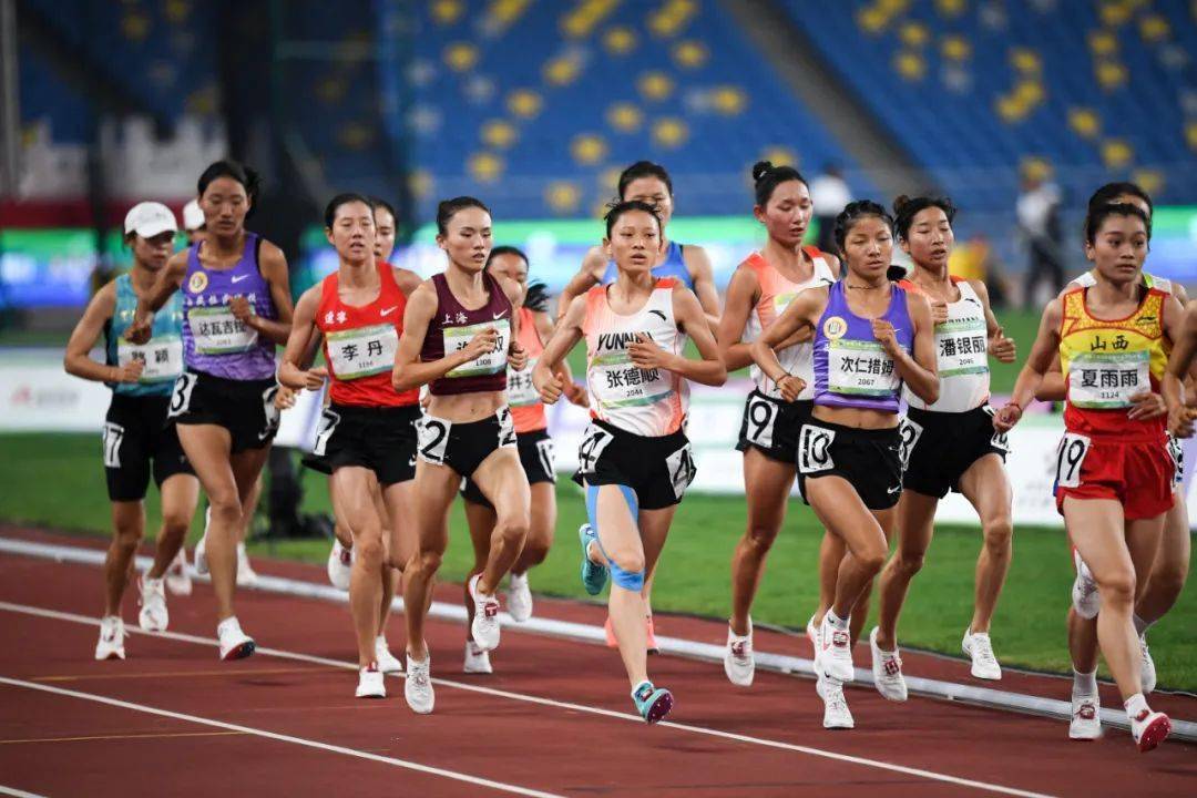 张新艳夺全运会女子5000米金牌!
