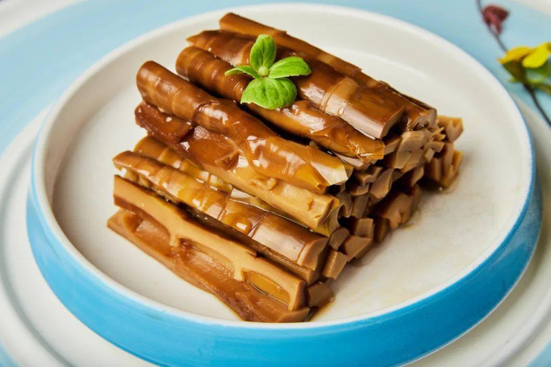 天目卤笋主要原材料竹笋取自临安天目山区.