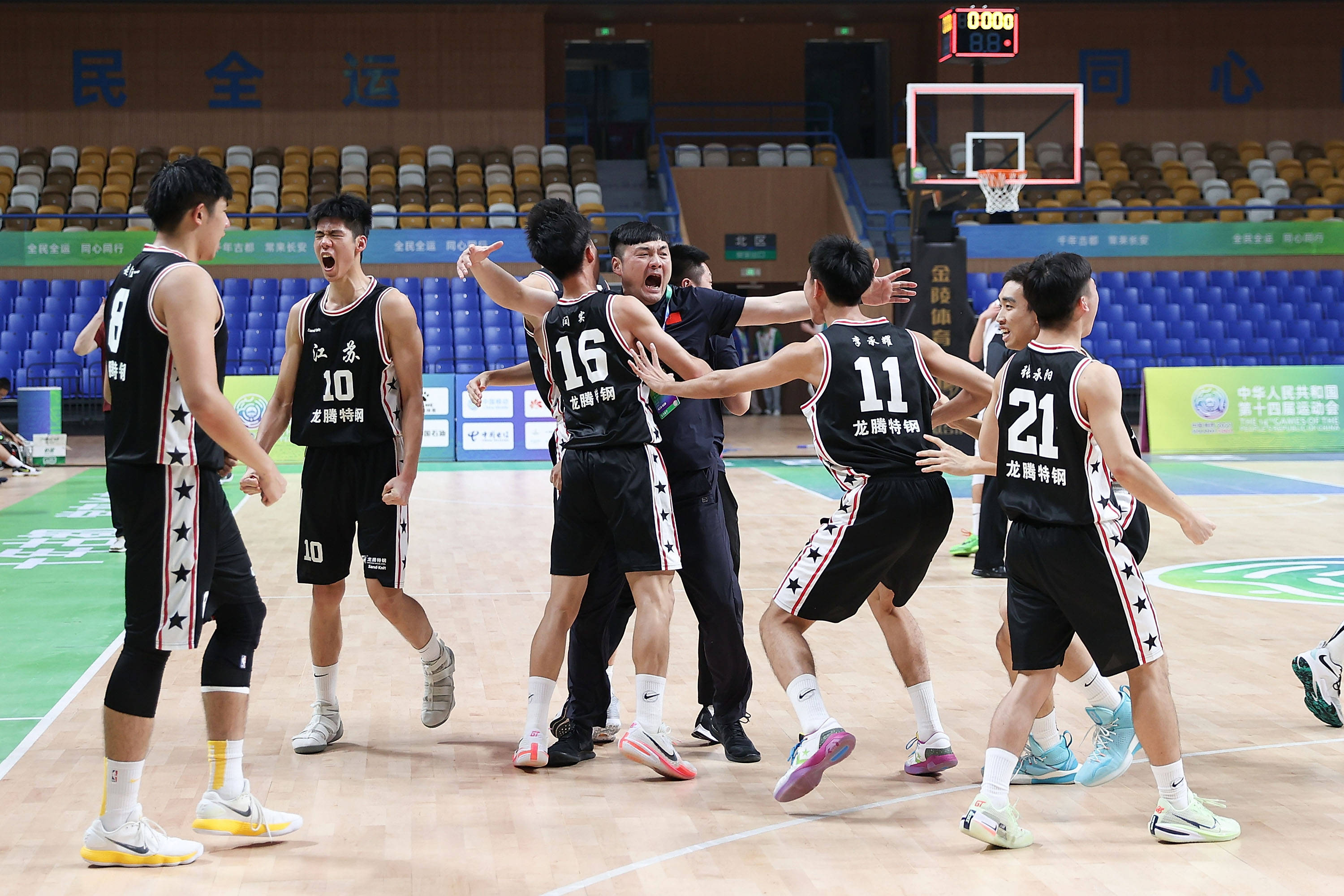 篮球五人制男子19岁以下组江苏队获铜牌