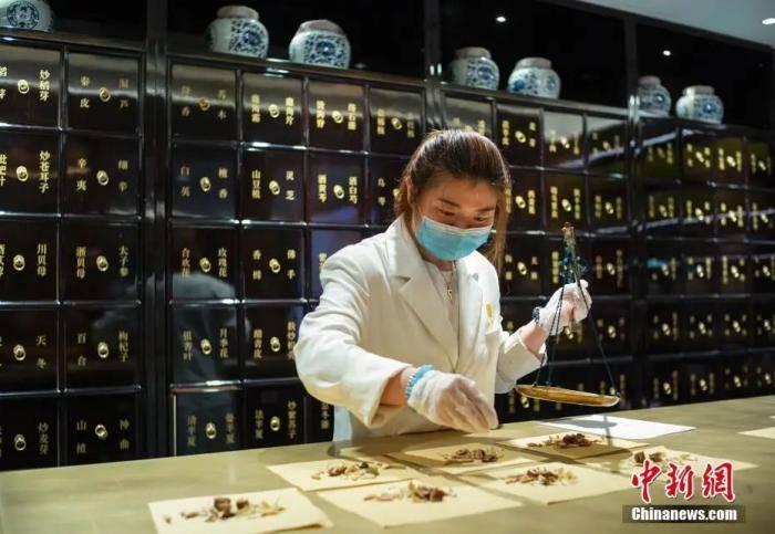 艾维|东西问 | 希腊科学家艾维他：为何说传统中药对现代药物研发是一座宝库？