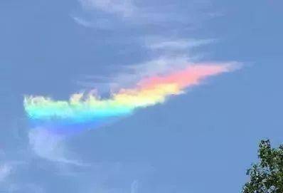 珠海天空惊现罕见"七彩祥云".