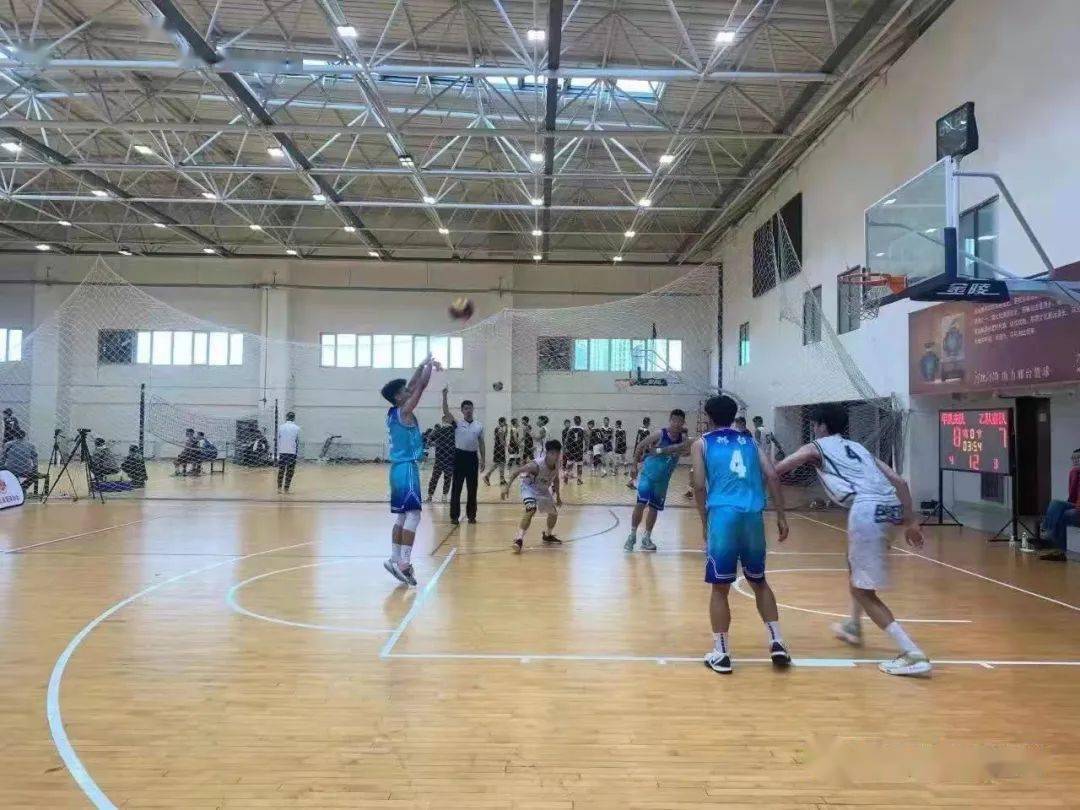 披荆斩棘定无悔勇往直前终成功保定七中篮球队荣获2021年河北省中学生