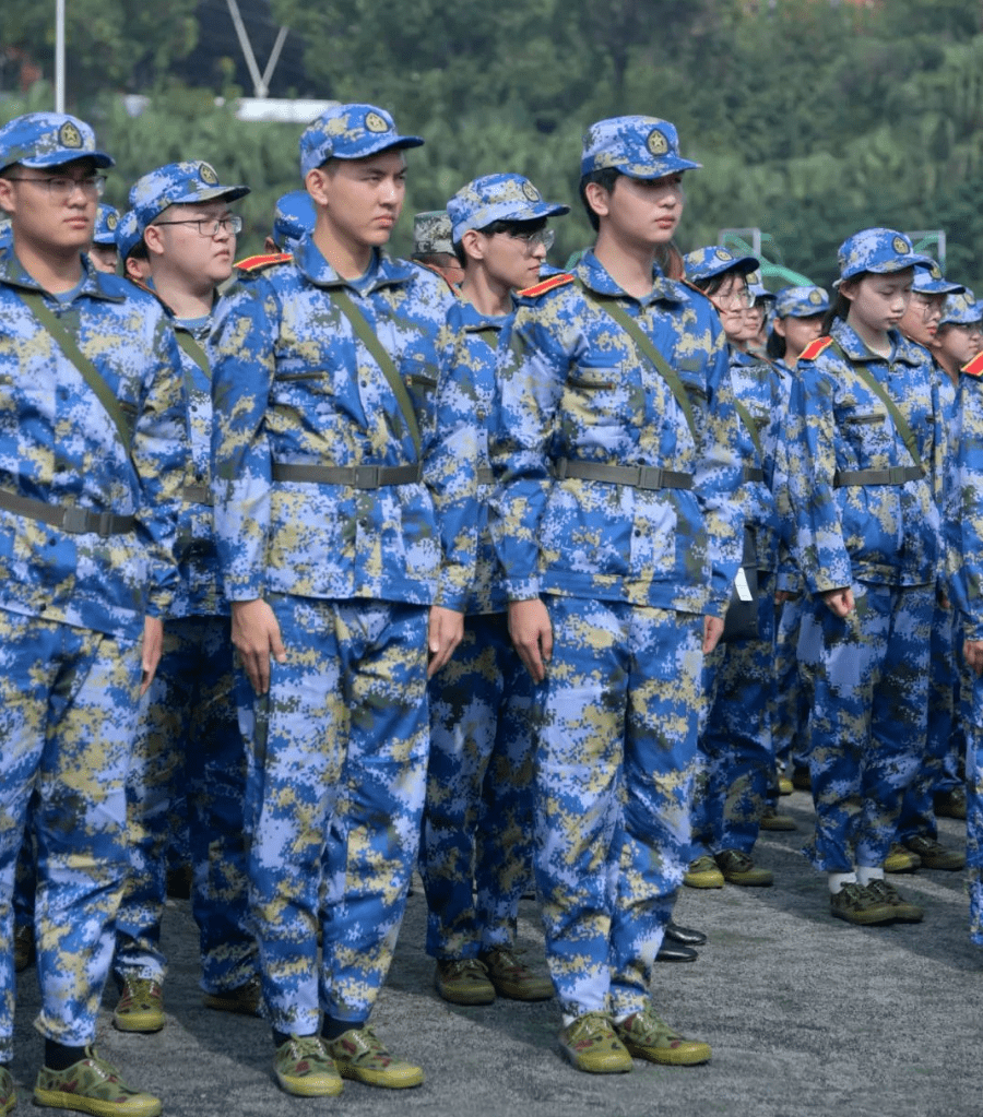 高校军训图片