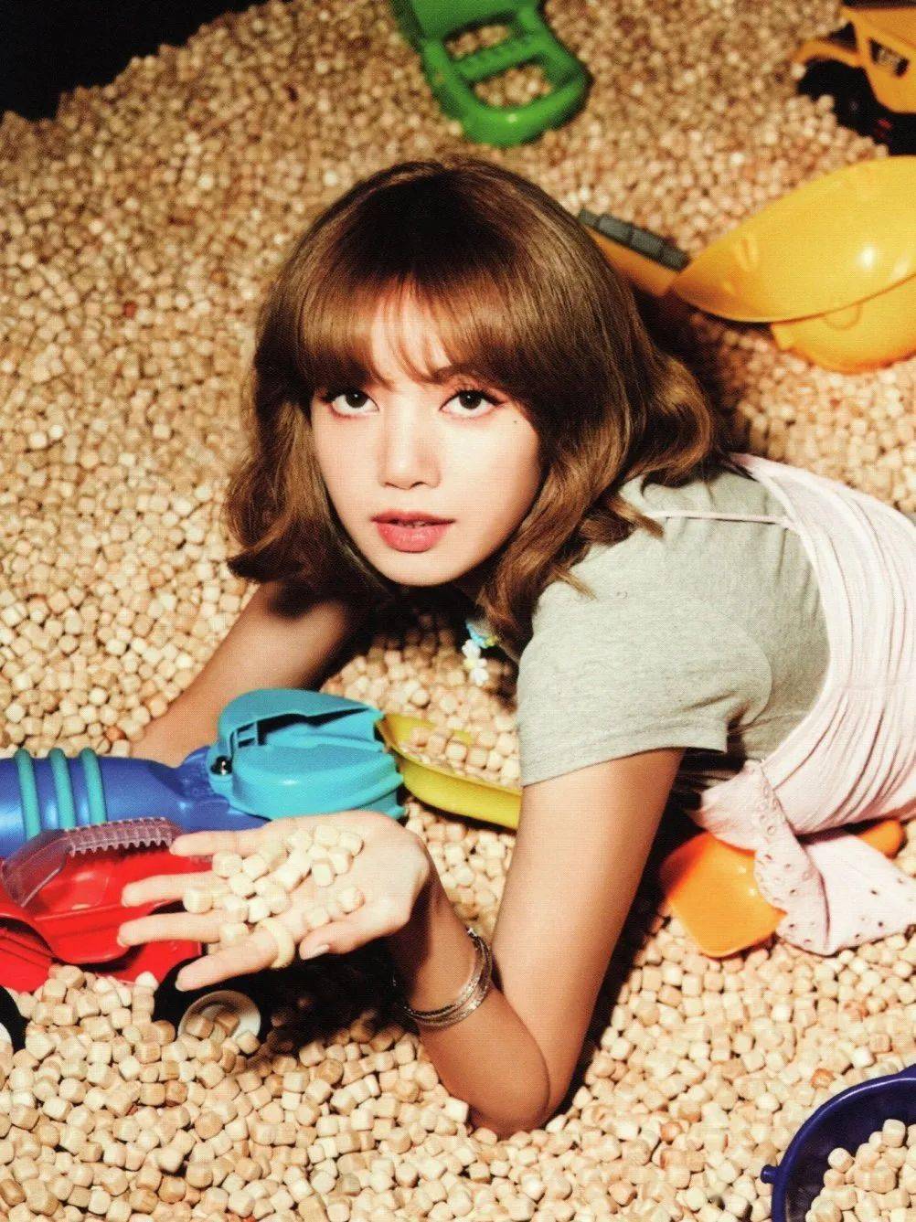 杀疯了lisa回归造型曝光人间芭比又回来了