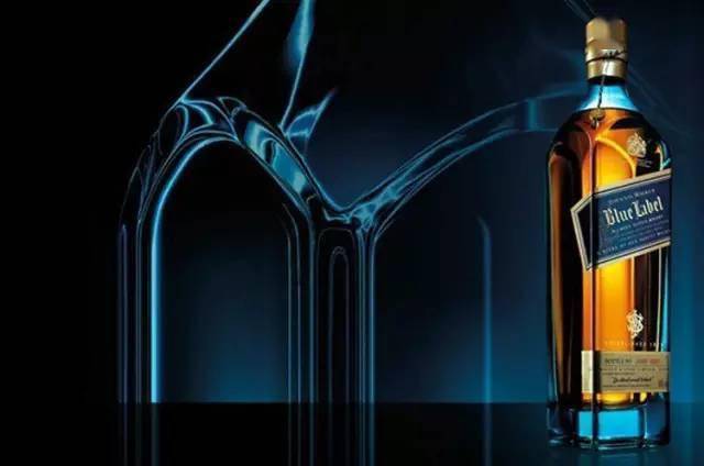 尊尼获加(johnnie walker),是世界著名的苏格兰威士忌品牌,由帝亚吉欧