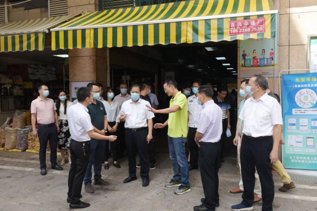 市人大常委会领导率队视察创文工作