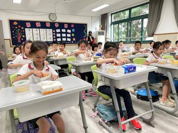 品种|“双减”后，学校里吃起了点心，还安排晚餐！学生餐能不能做到“既安全又好吃”呢？