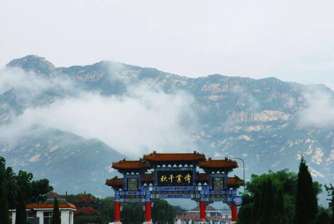 登高望远,赏罗山好秋色