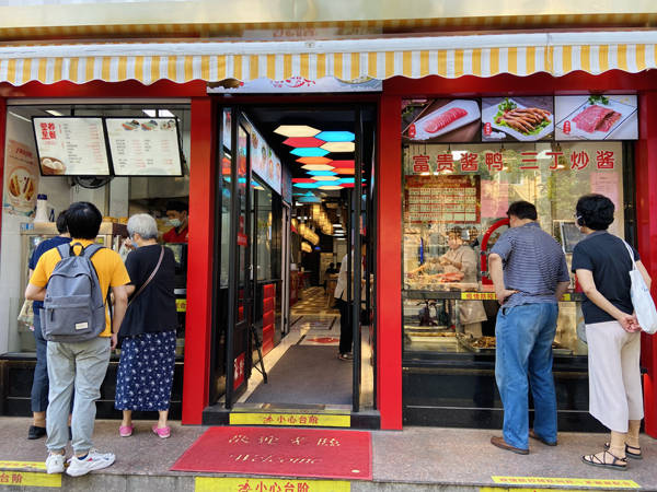 居民|上海老字号把餐厅开在菜场旁,居民“买菜+吃早餐”一处搞定