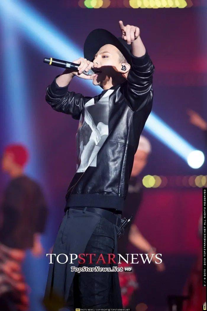 帅2013年权志龙舞台演出高清图