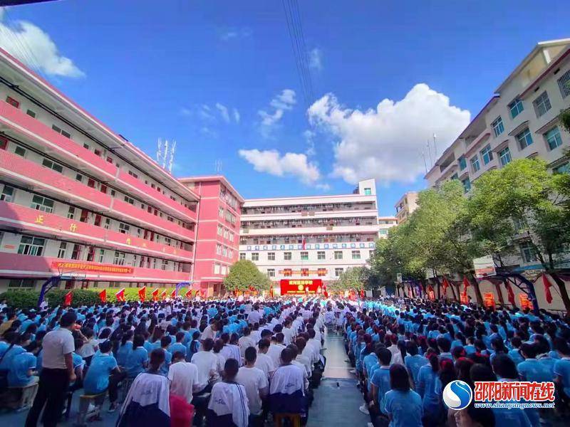 武冈市蓝深学校举行"强国有我·请党放心"歌咏比赛
