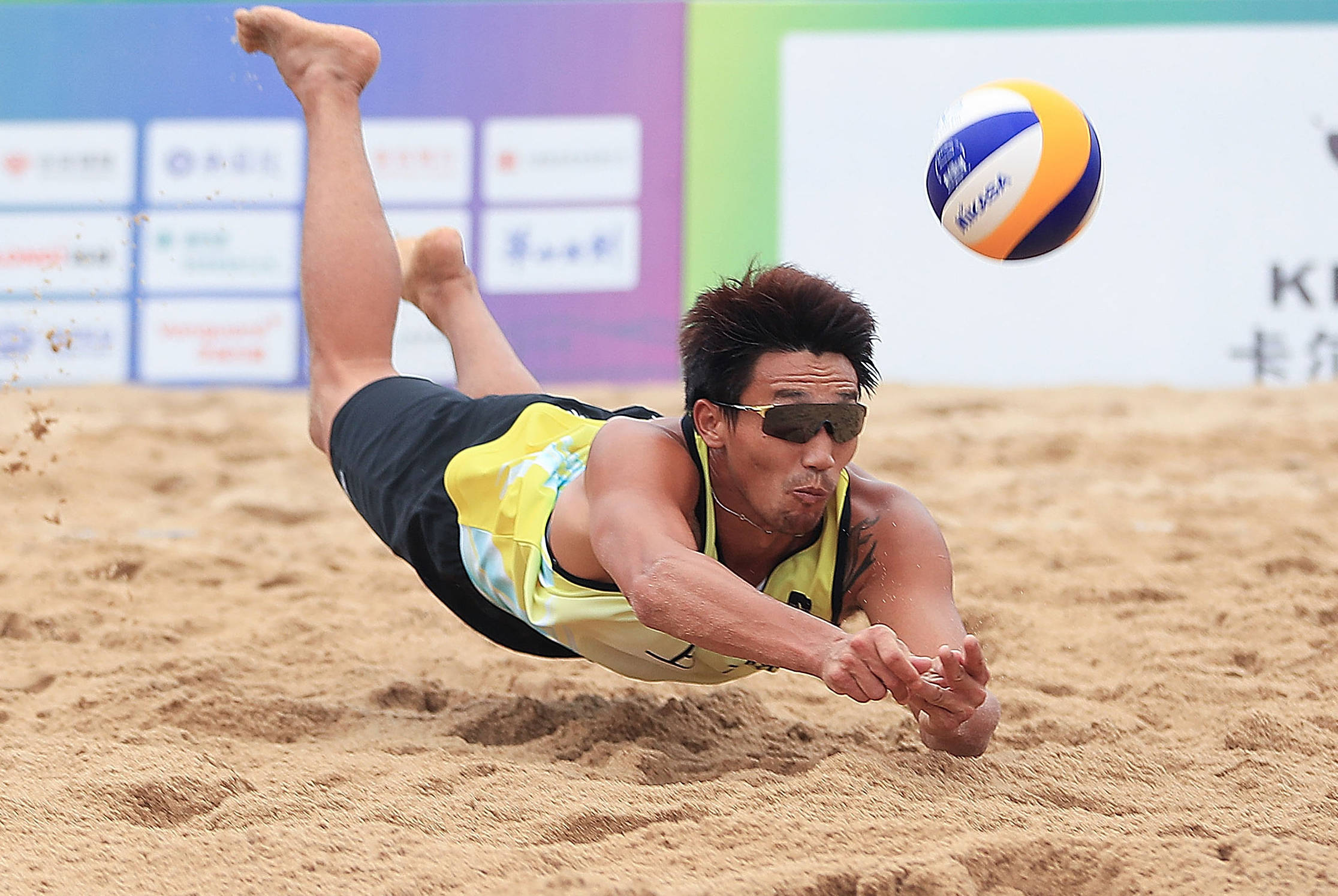 沙滩排球——男子成年组:上海一队获得铜牌