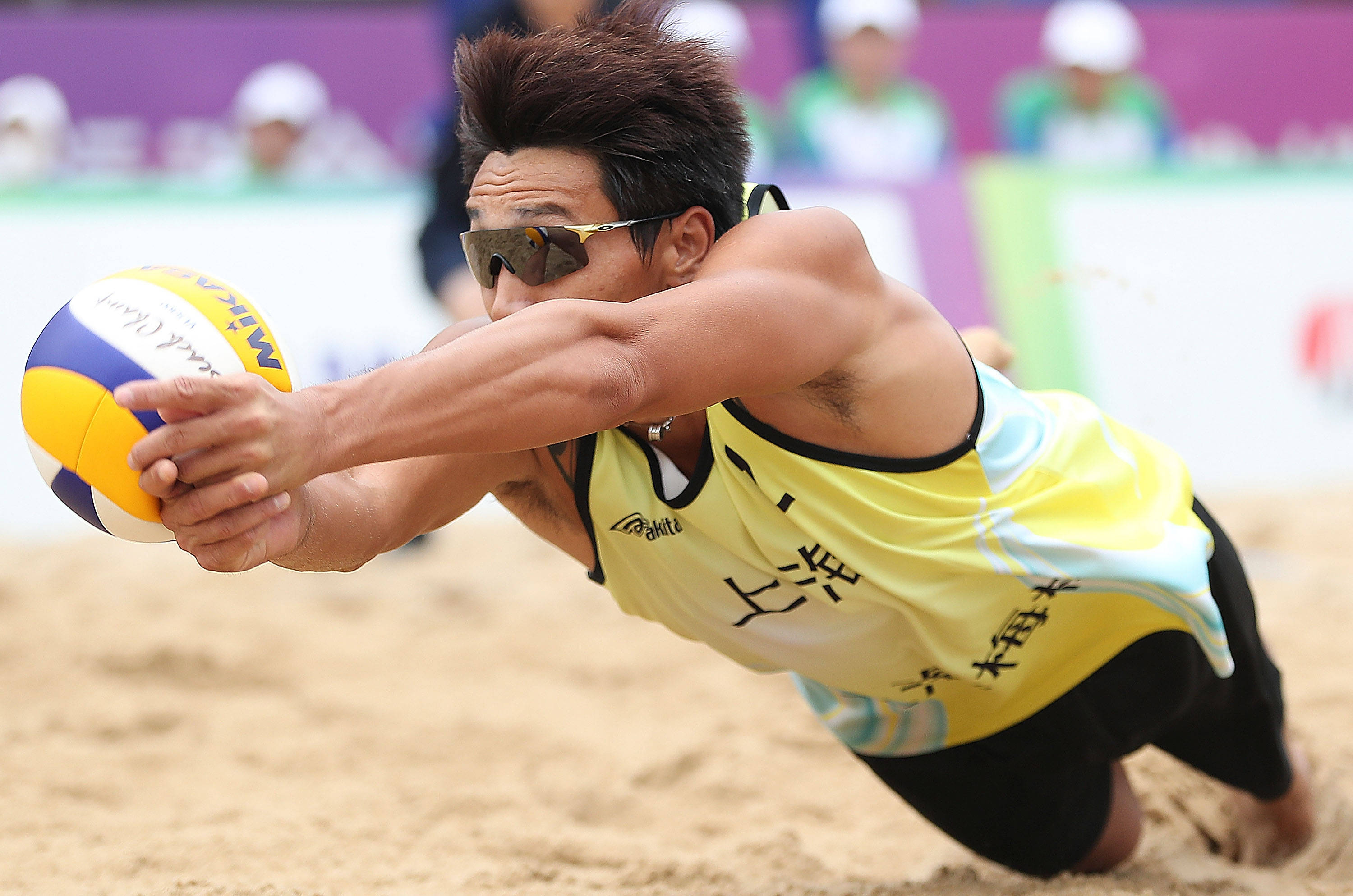 沙滩排球男子成年组上海一队获得铜牌