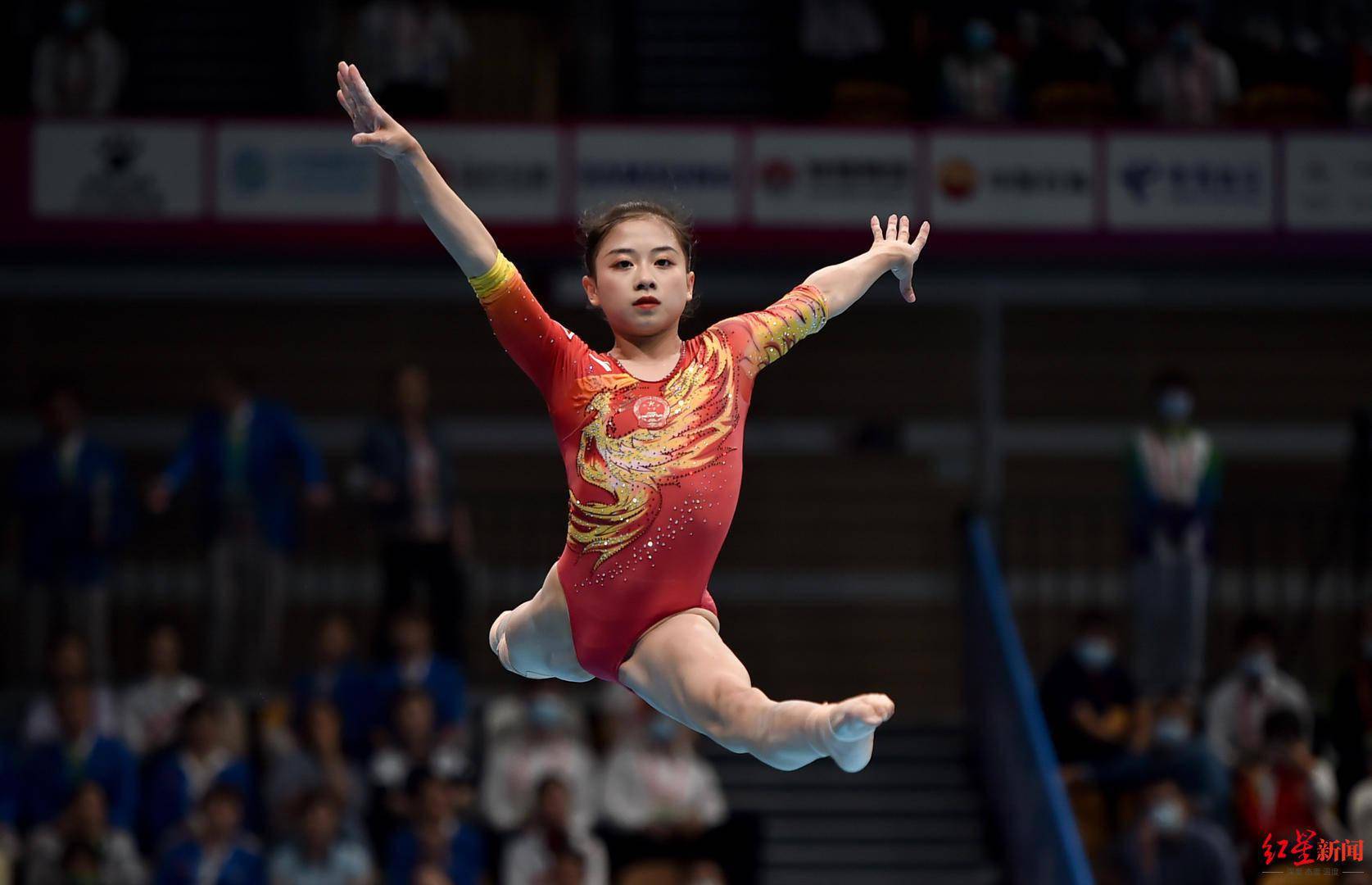 聚焦全运会邹敬园无悬念卫冕双杠金牌期待赛后回家与父母团聚