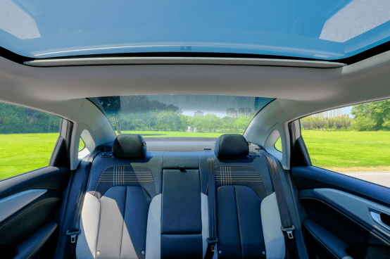 爱车聊天室荣威i6max全景天幕大玻璃有点唬人的