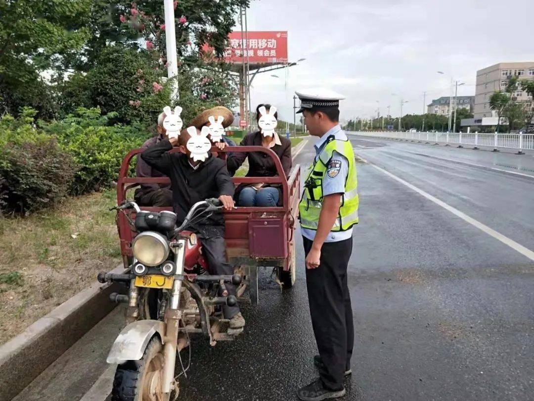 严禁三轮车违法载人团风交警曝光这组画面