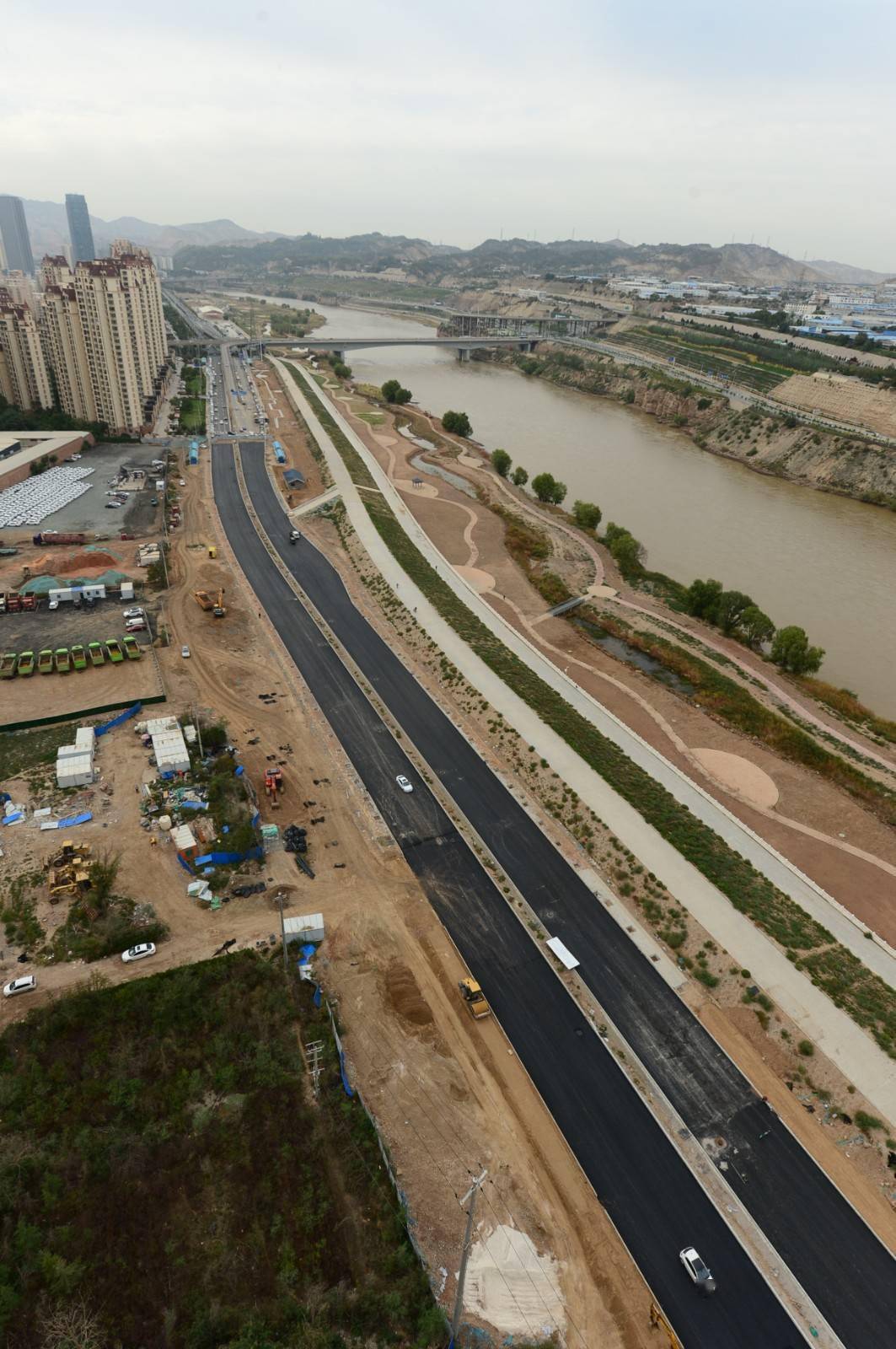 據瞭解,蘭州市南濱河東延路段(607-1號路)道路工程西起雁白黃河大橋